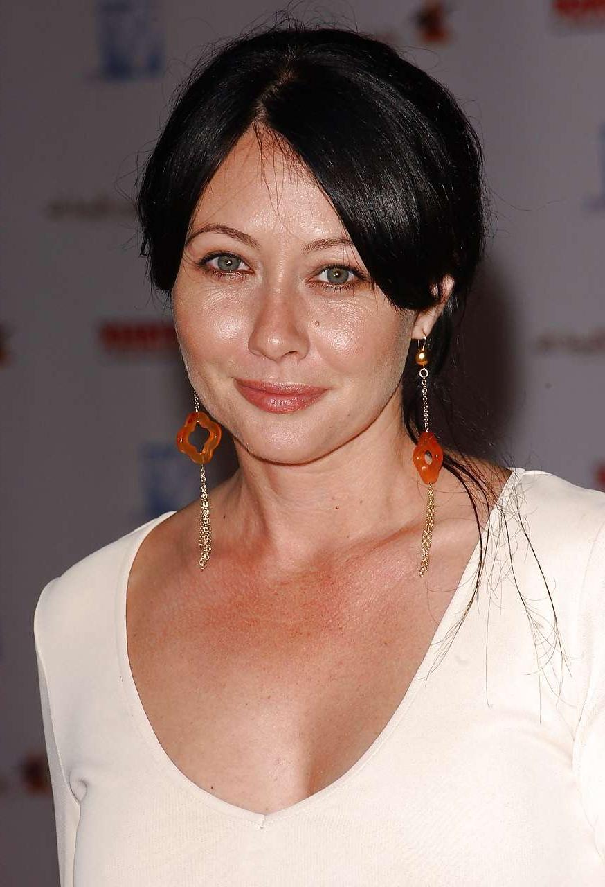 16P Shannen Doherty showing her nice big tits in see thru dress and leggy