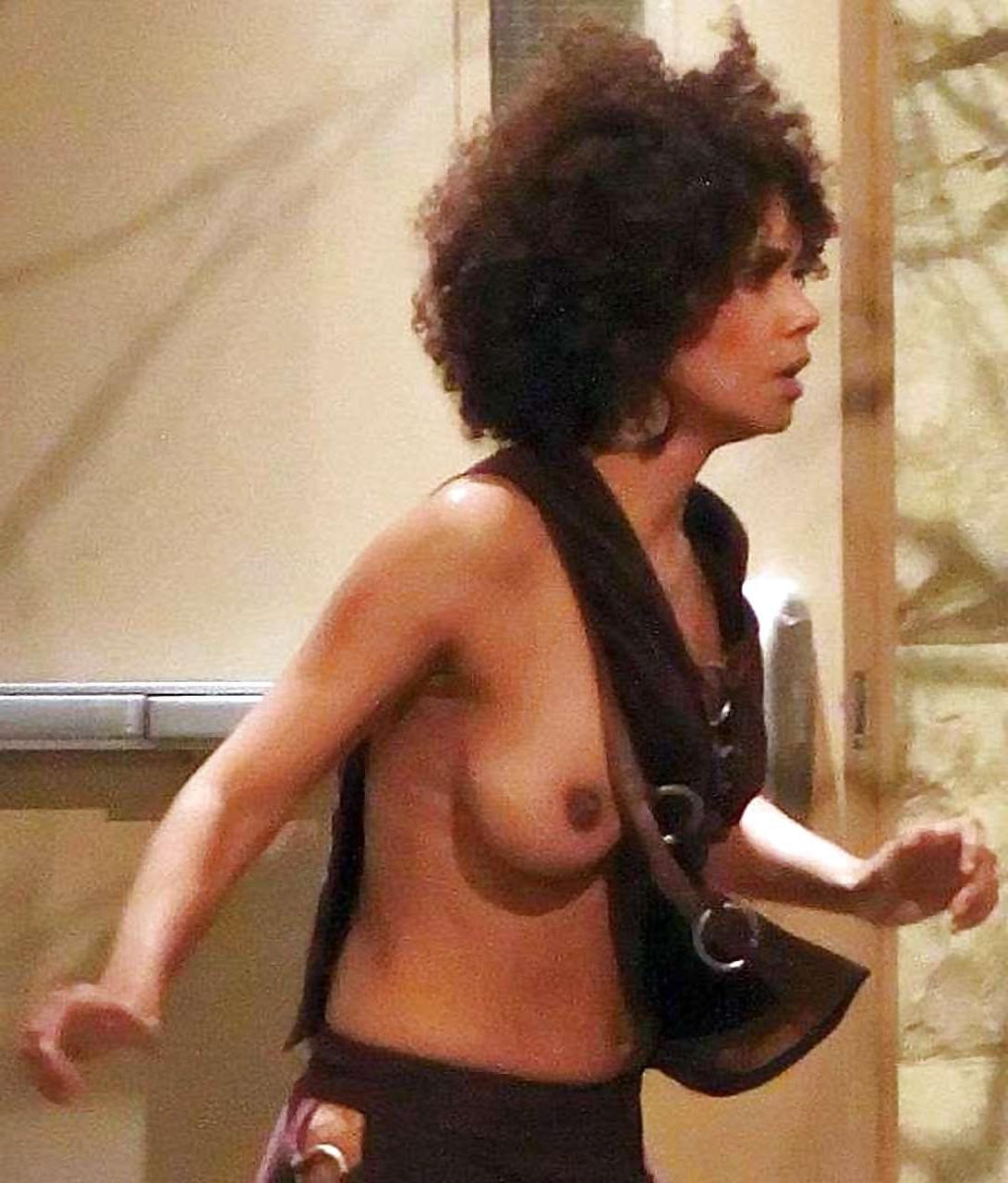 15P Halle Berry downblouse and showing her pussy and nice tits paparazzi pictures