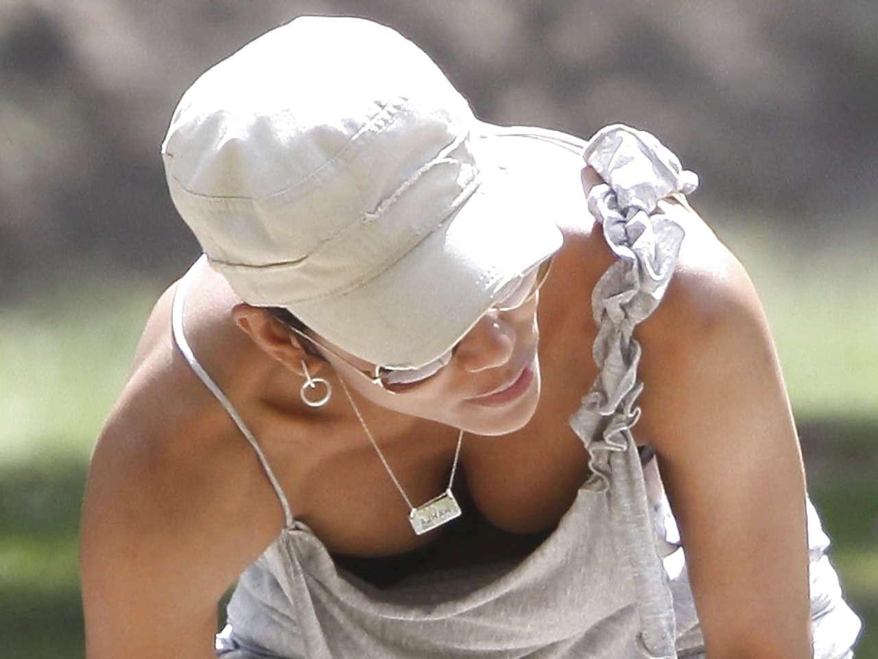 15P Halle Berry downblouse and showing her pussy and nice tits paparazzi pictures