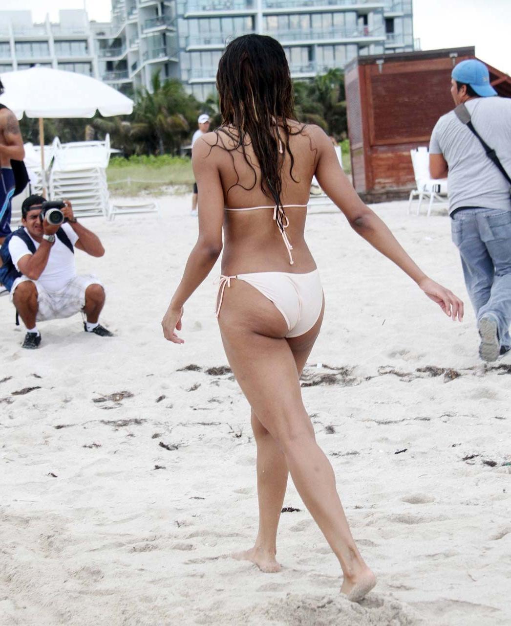 16P Ciara exposing her fucking sexy body and hot ass in bikini on beach