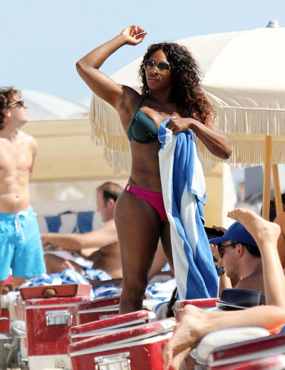 16P Serena Williams exposing sexy body and hot ass in bikini on beach