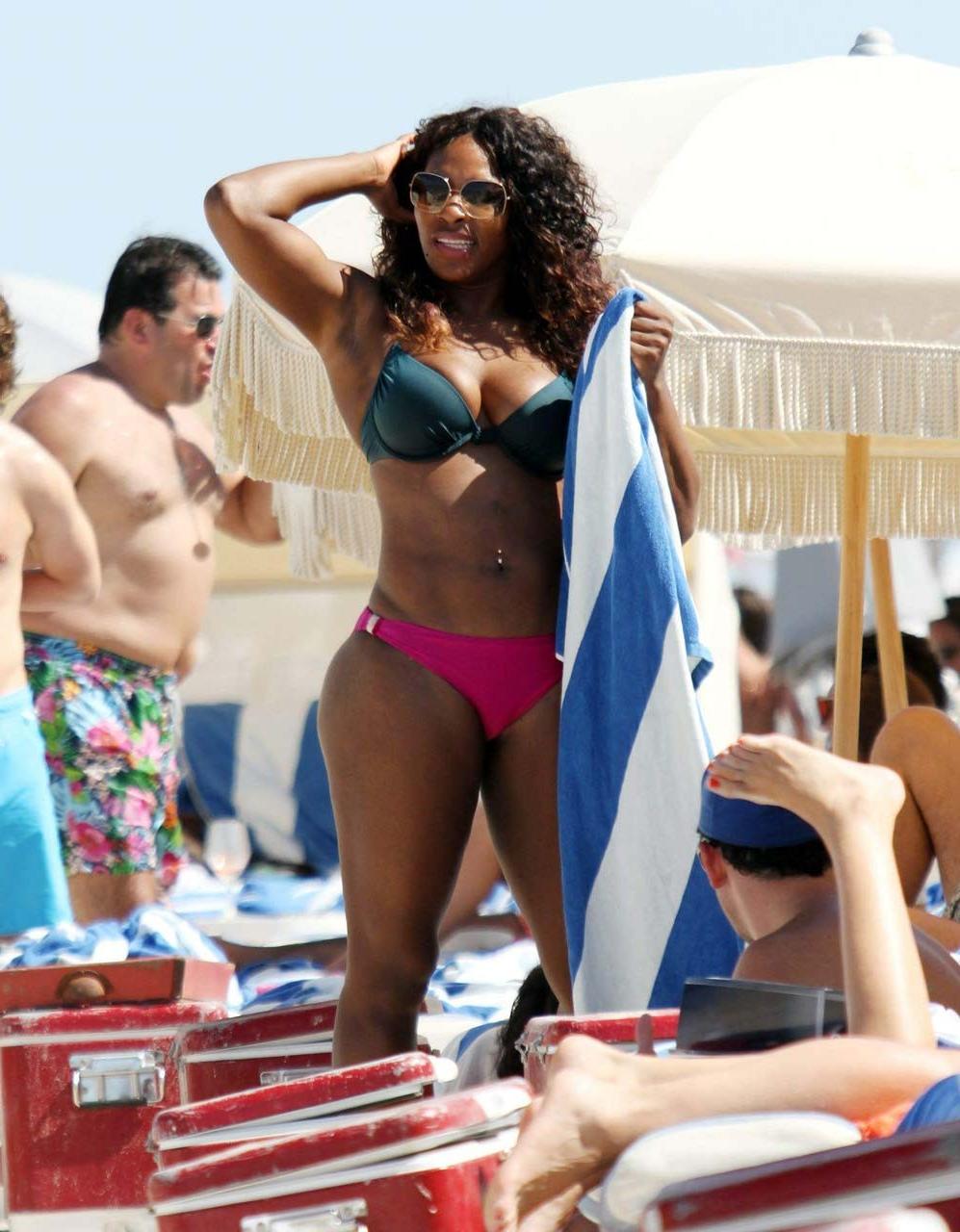 16P Serena Williams exposing sexy body and hot ass in bikini on beach