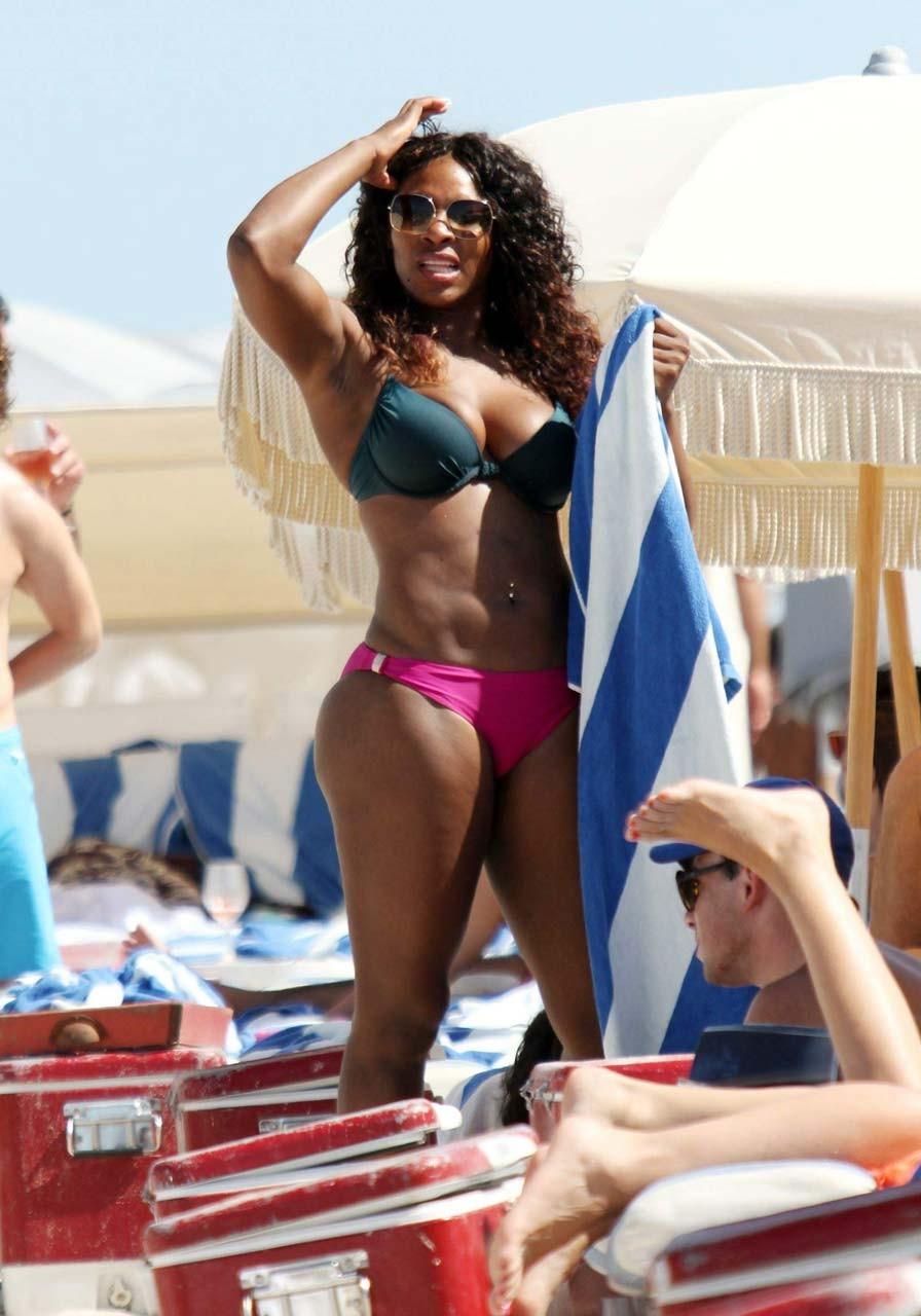 16P Serena Williams exposing sexy body and hot ass in bikini on beach