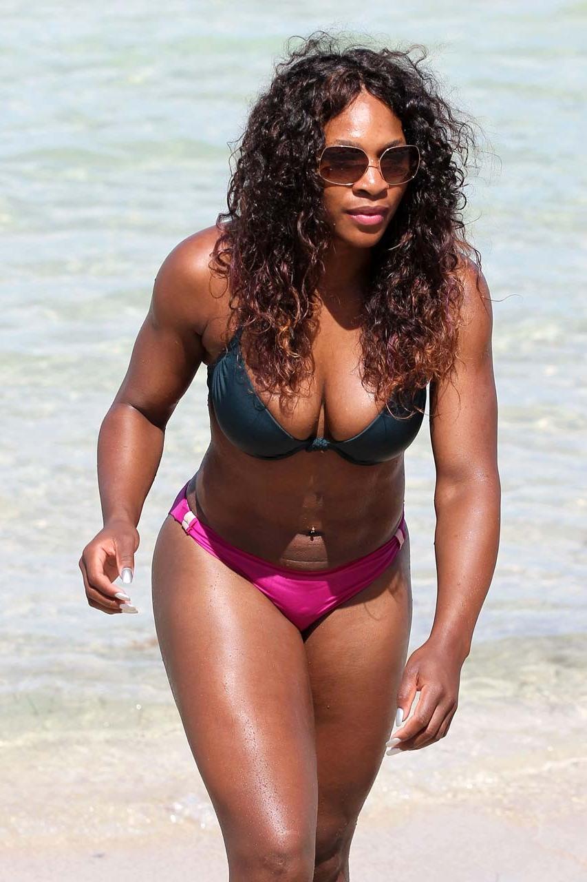 16P Serena Williams exposing sexy body and hot ass in bikini on beach