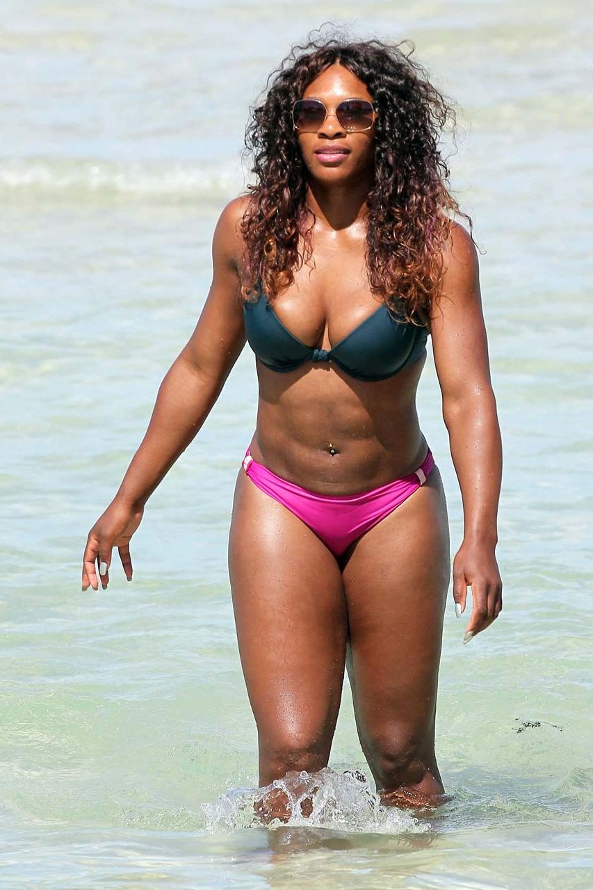 16P Serena Williams exposing sexy body and hot ass in bikini on beach