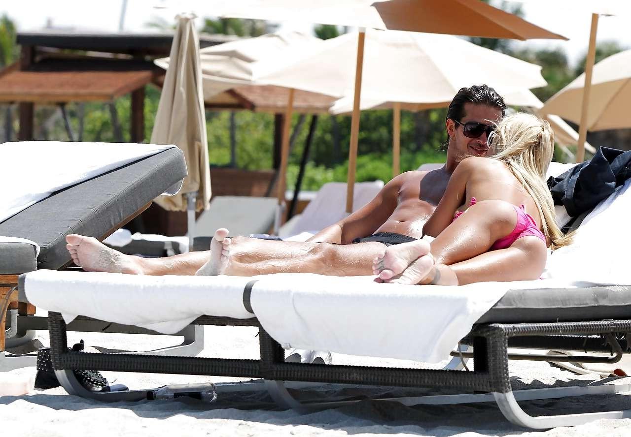 16P Shauna Sand enjoy with boyfriend in pink bikini on beach caught by paparazzi