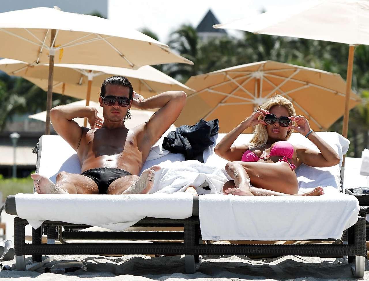 16P Shauna Sand enjoy with boyfriend in pink bikini on beach caught by paparazzi