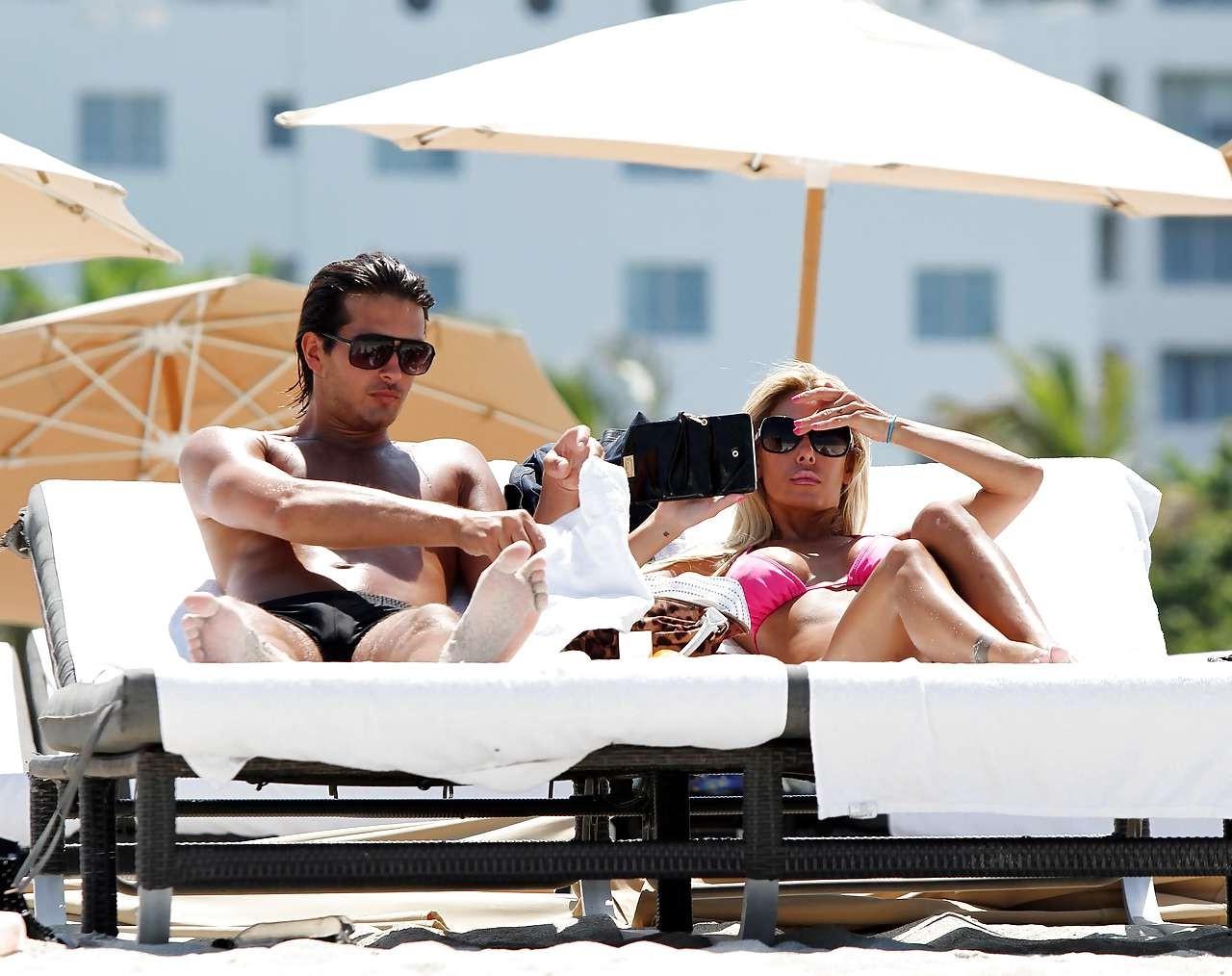 16P Shauna Sand enjoy with boyfriend in pink bikini on beach caught by paparazzi