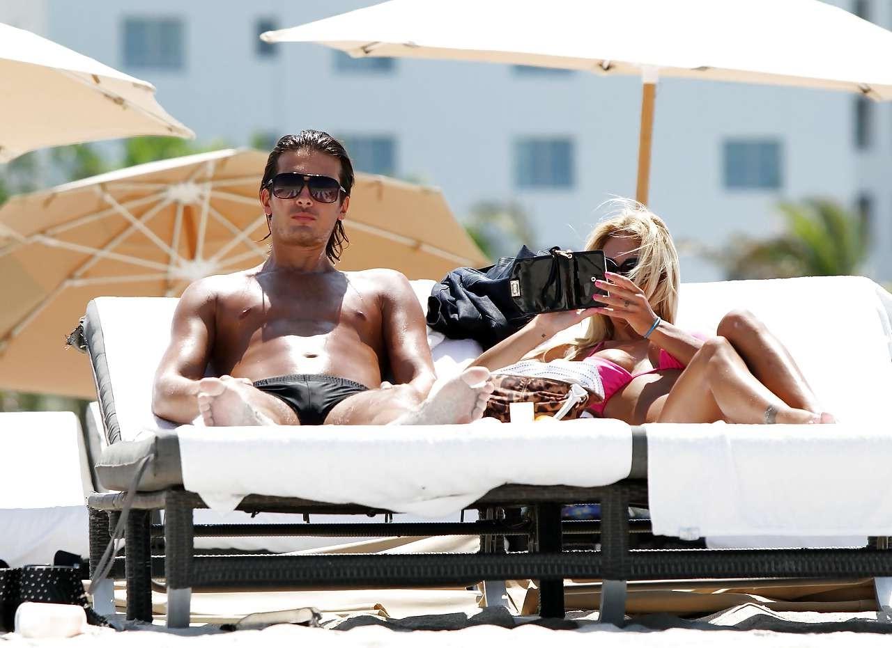 16P Shauna Sand enjoy with boyfriend in pink bikini on beach caught by paparazzi
