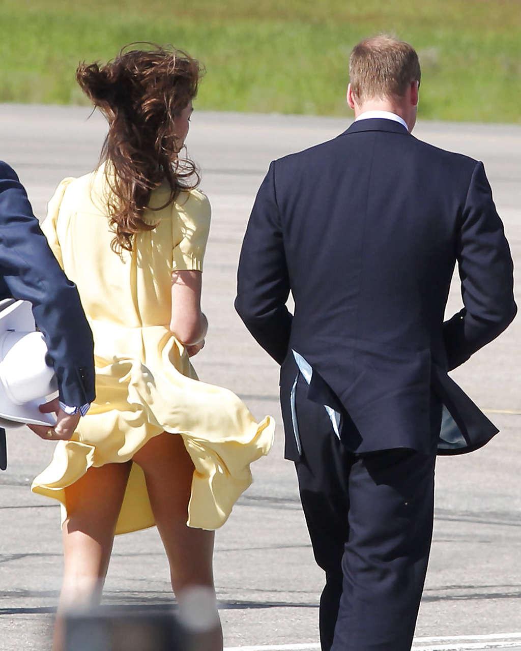 16P Kate Middleton showing her panties while wind blow her yellow dress