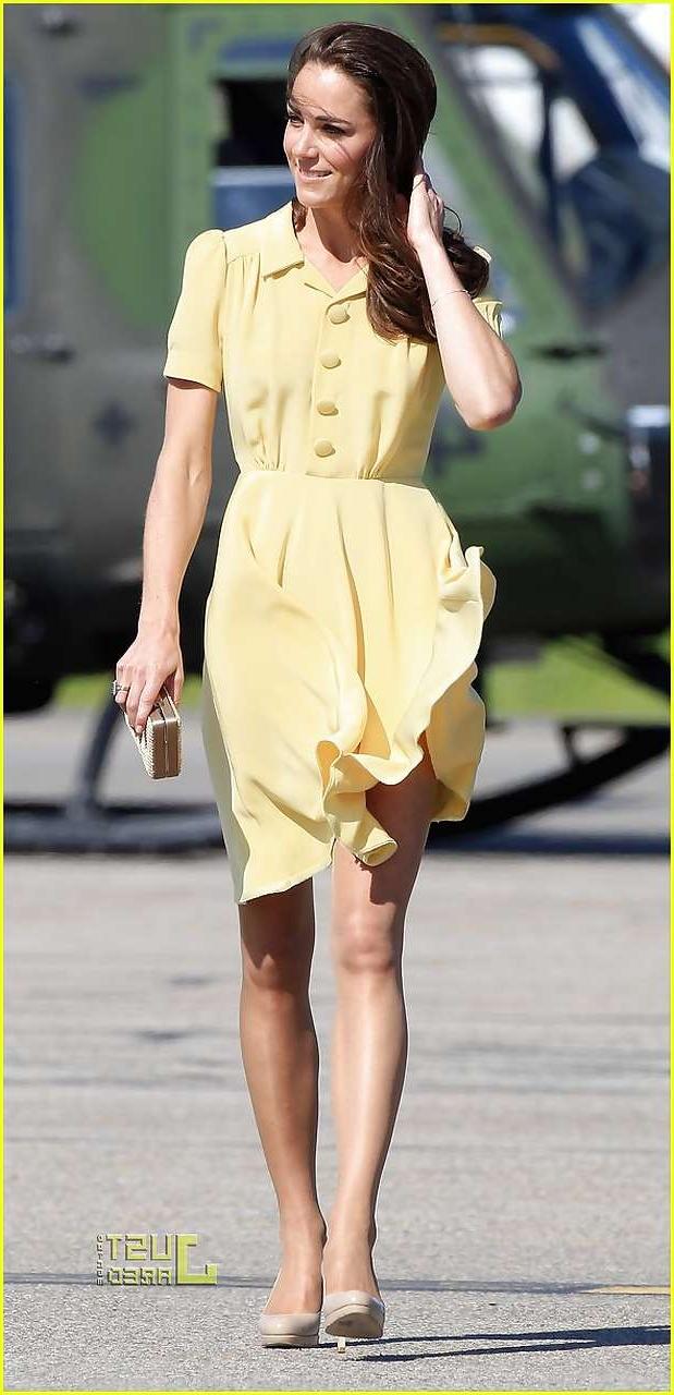 16P Kate Middleton showing her panties while wind blow her yellow dress