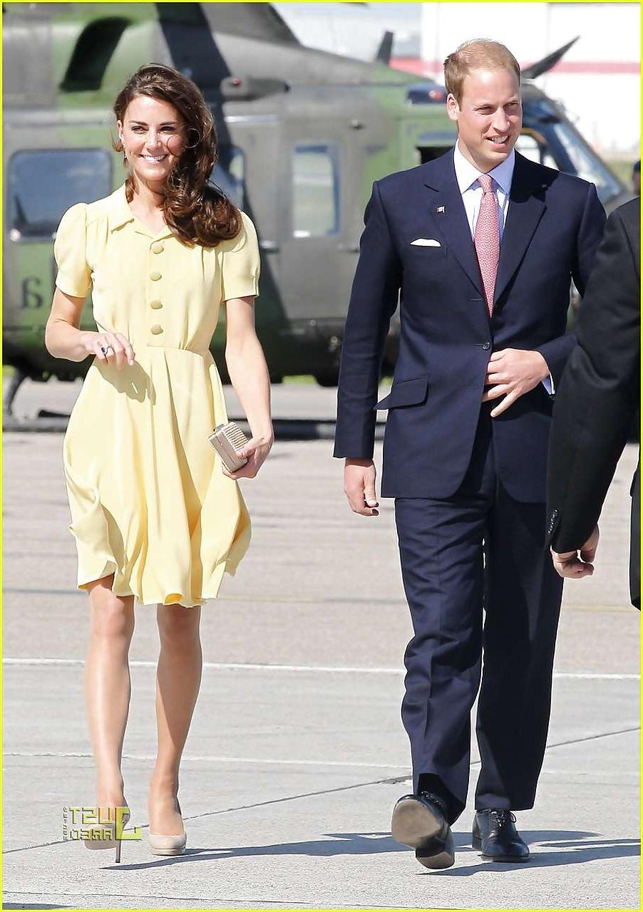 16P Kate Middleton showing her panties while wind blow her yellow dress