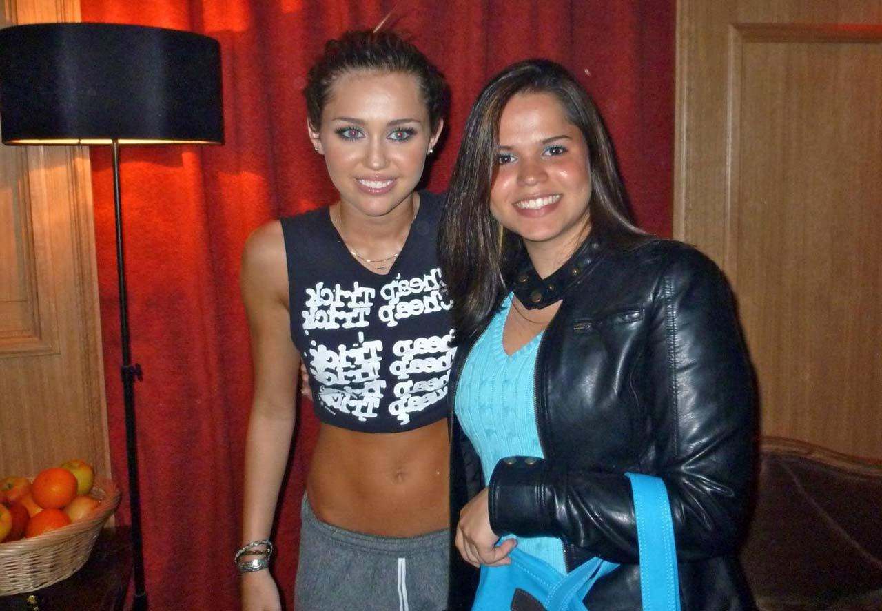 16P Miley Cyrus exposing her sexy nipples in see thru shirt on private photos
