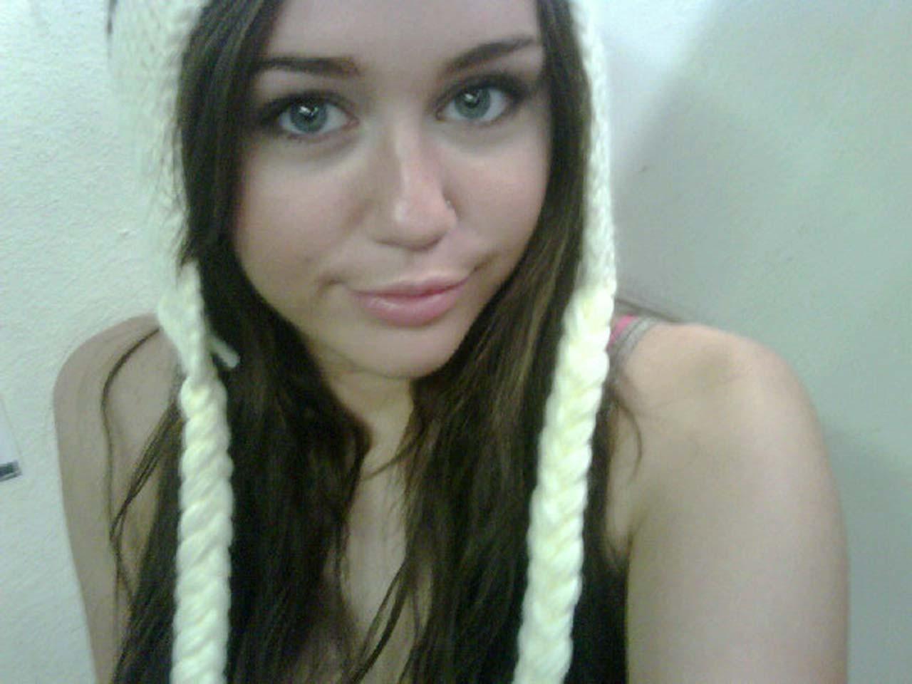 16P Miley Cyrus exposing her sexy nipples in see thru shirt on private photos