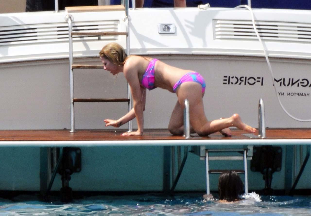 16P Avril Lavigne exposing sexy body and hot ass in bikini on yacht