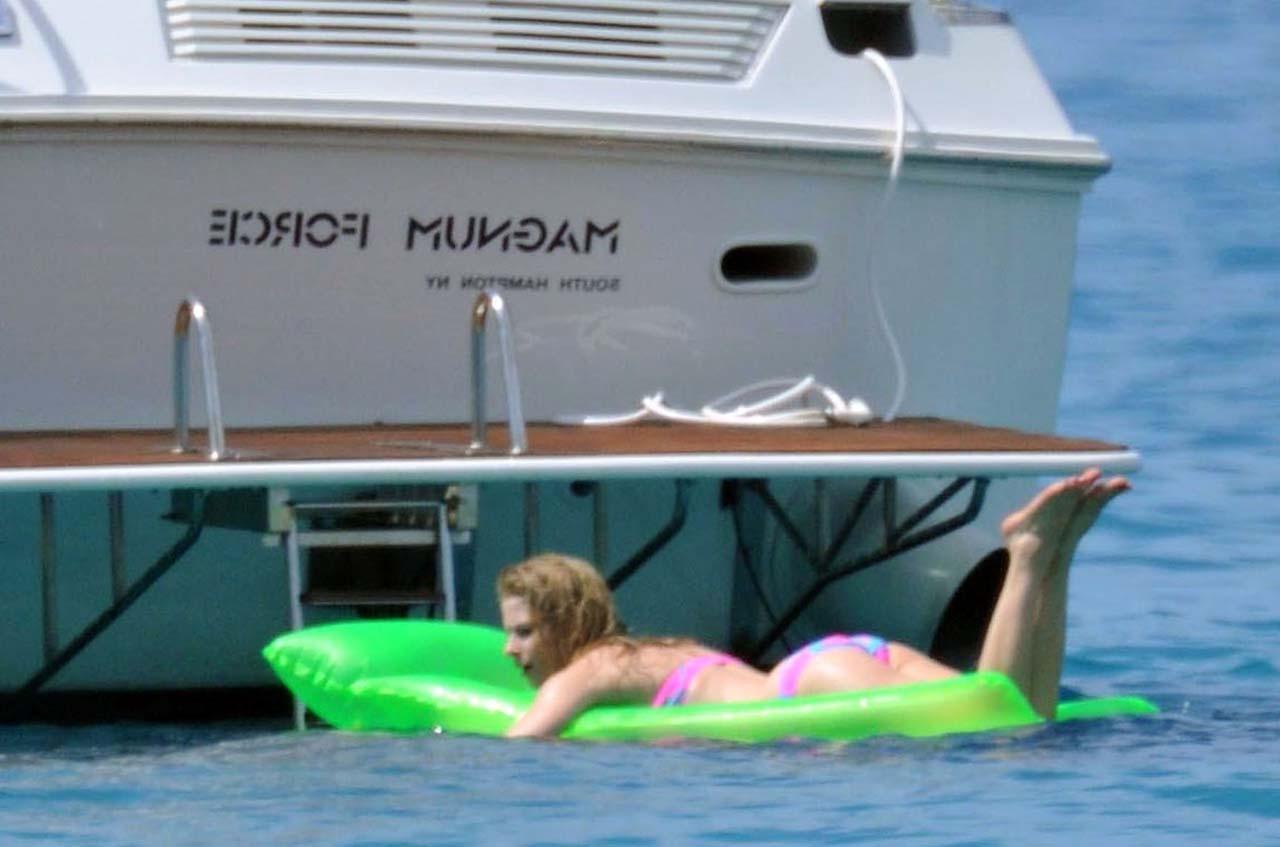 16P Avril Lavigne exposing sexy body and hot ass in bikini on yacht