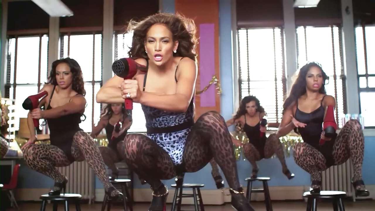 16P Jennifer Lopez showing her nipple to paparazzi and sexy with glasses