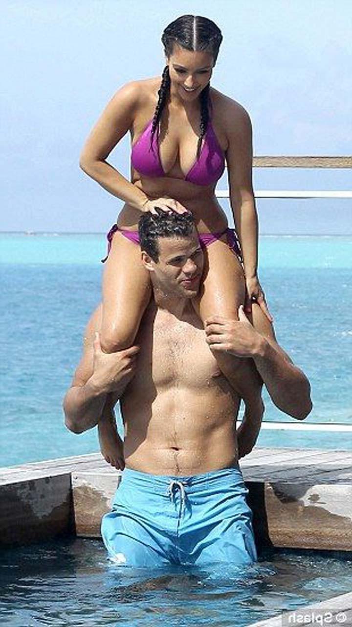 16P Kim Kardashian exposing sexy body and huge boobs in bikini on beach