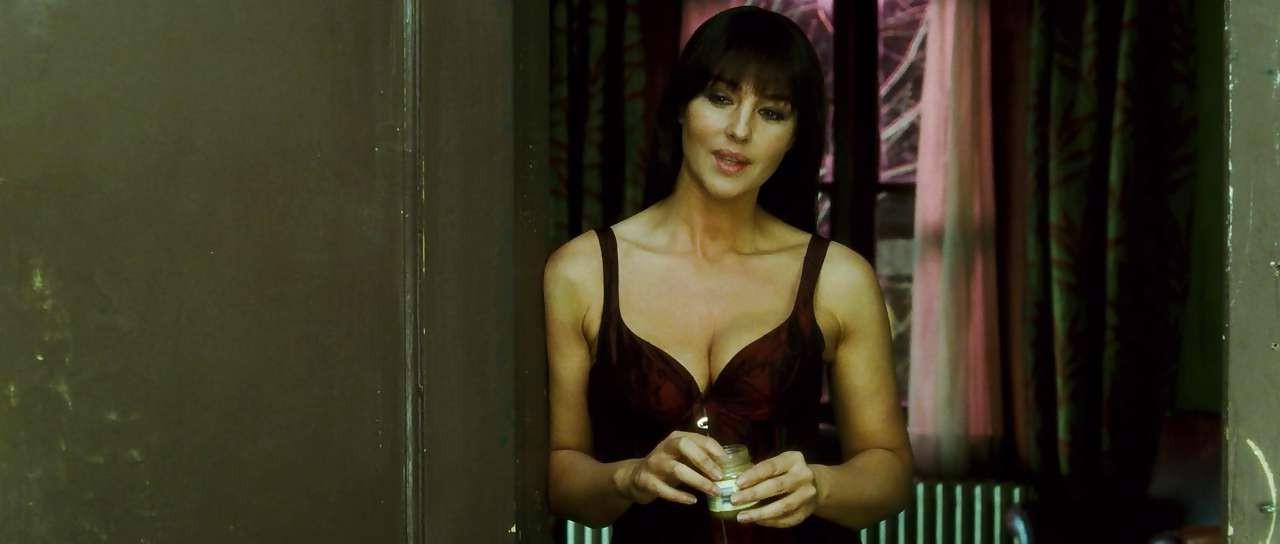 16P Monica Bellucci showing her nice big tits and fucking and posing in stockings