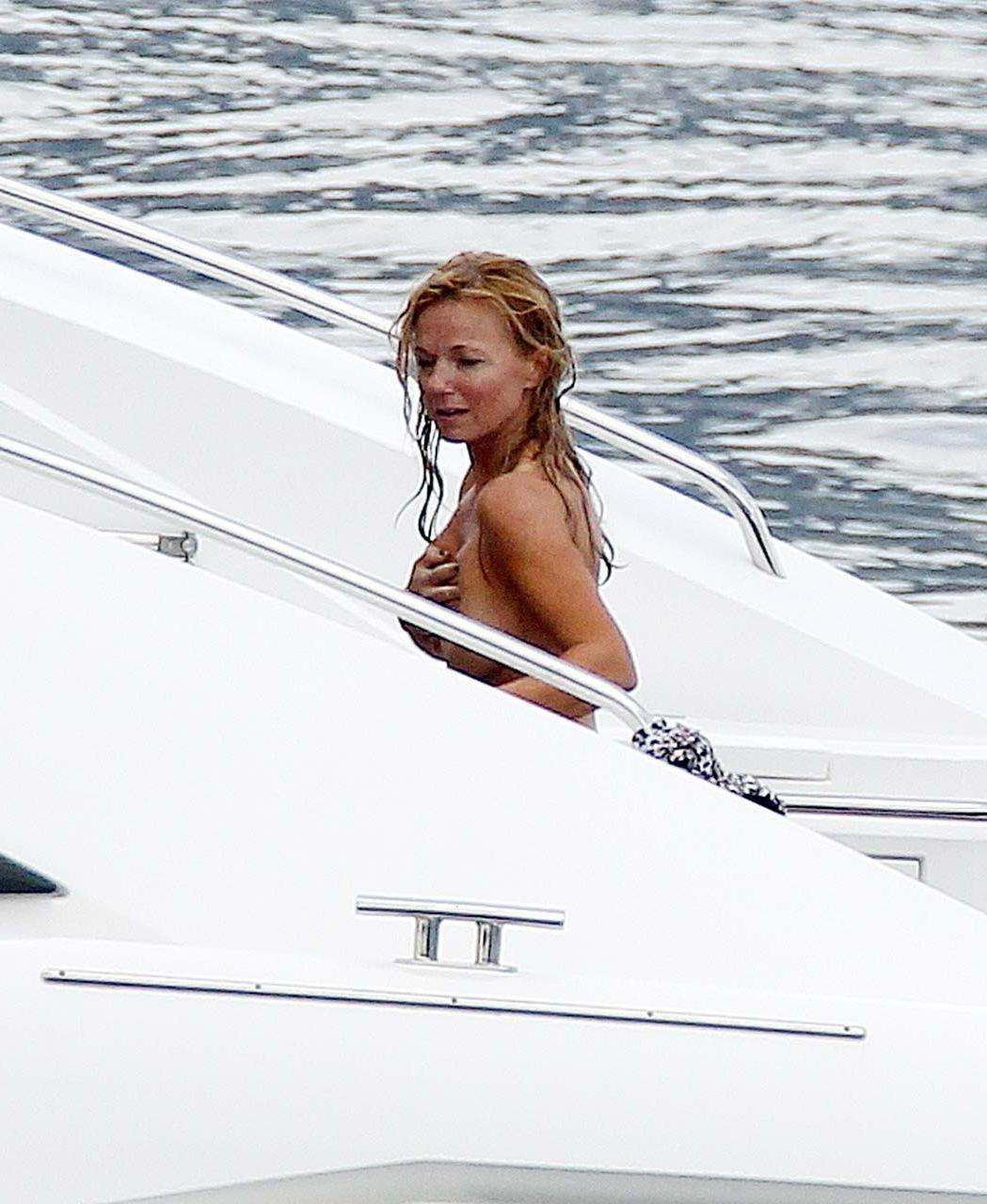 16P Geri Halliwell fucking sexy and hot bikini and topless paparazzi photos