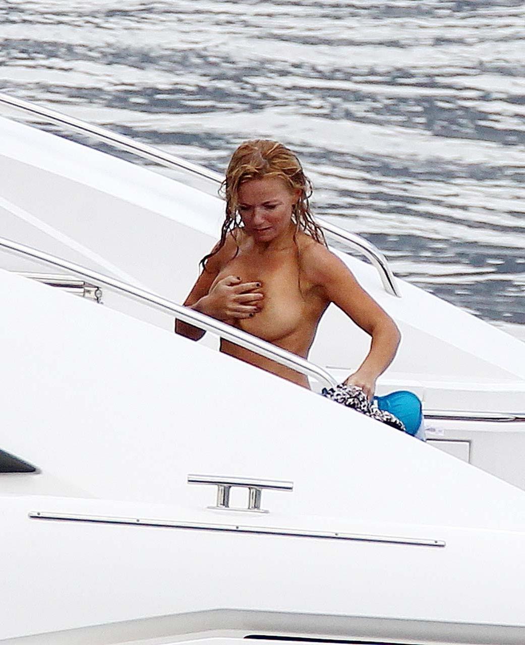 16P Geri Halliwell fucking sexy and hot bikini and topless paparazzi photos