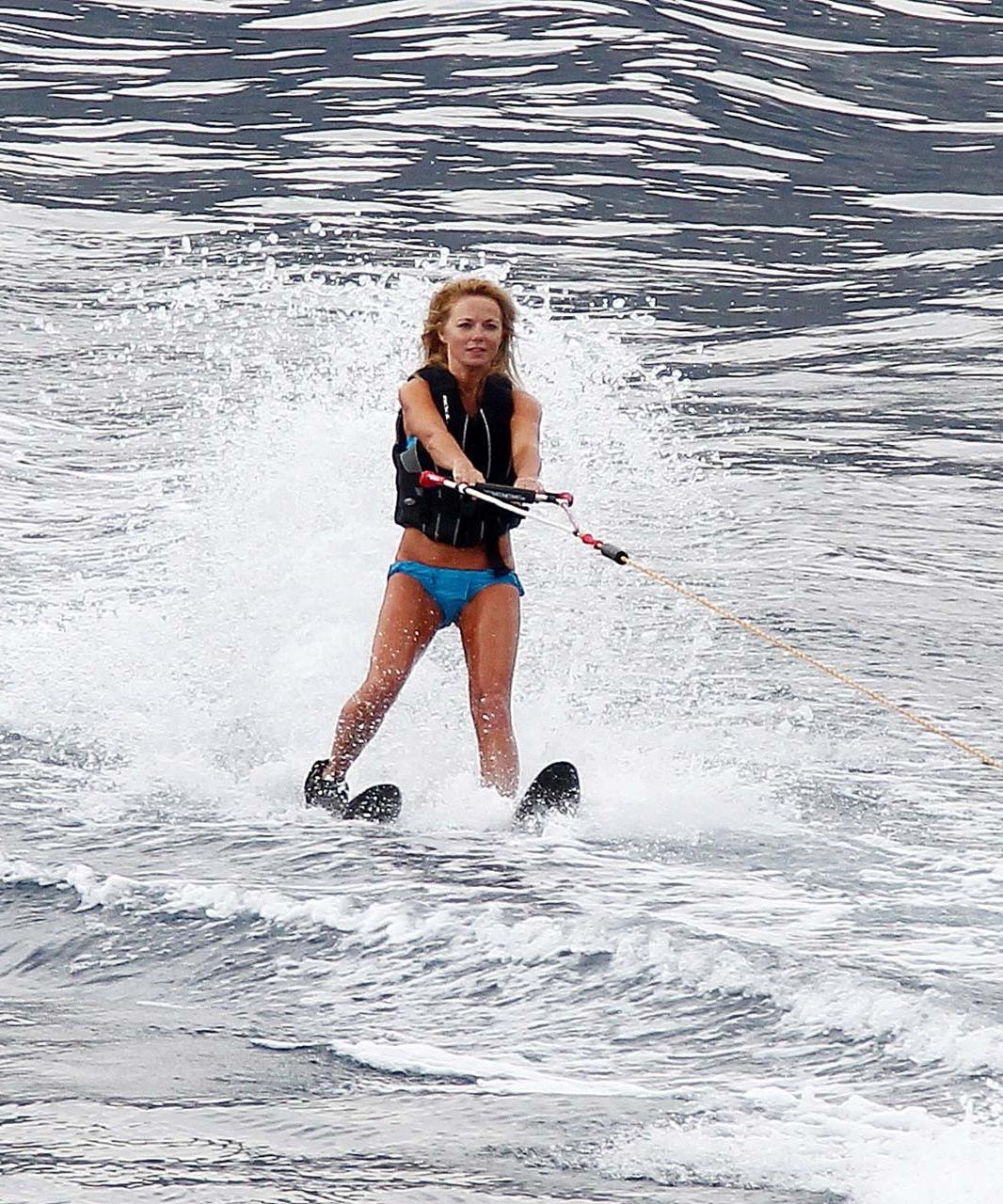 16P Geri Halliwell fucking sexy and hot bikini and topless paparazzi photos