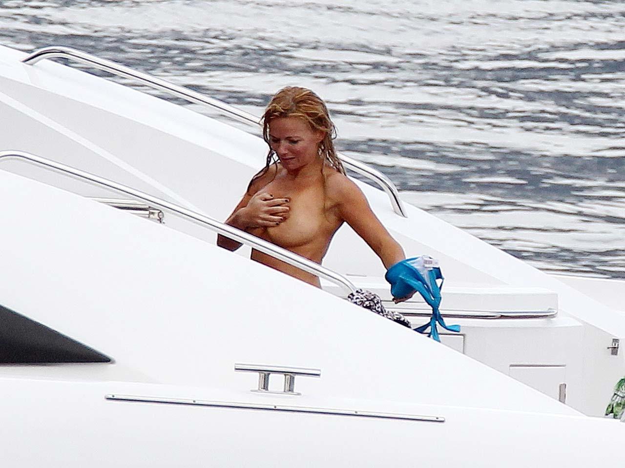 16P Geri Halliwell fucking sexy and hot bikini and topless paparazzi photos