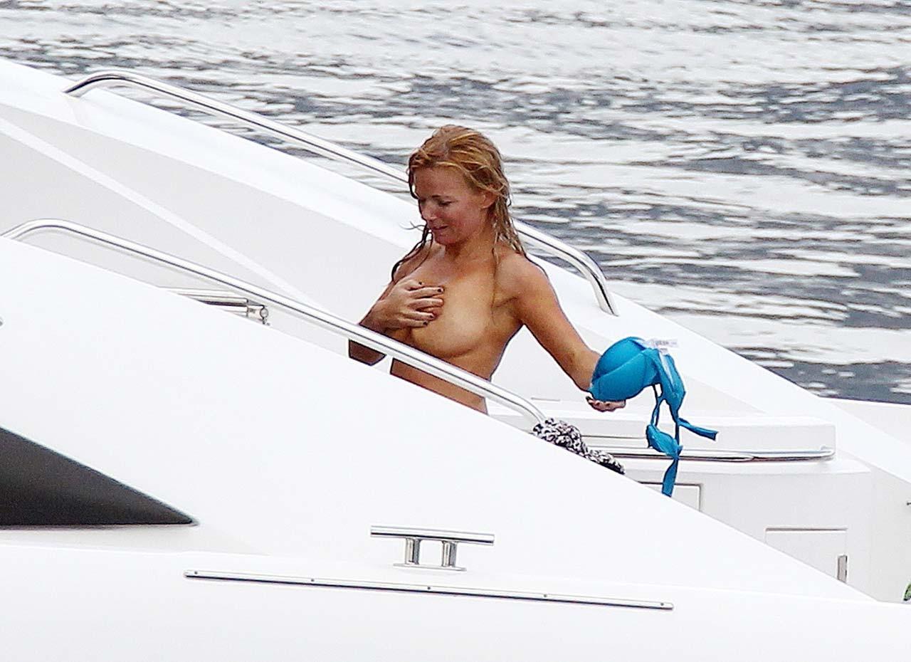 16P Geri Halliwell fucking sexy and hot bikini and topless paparazzi photos