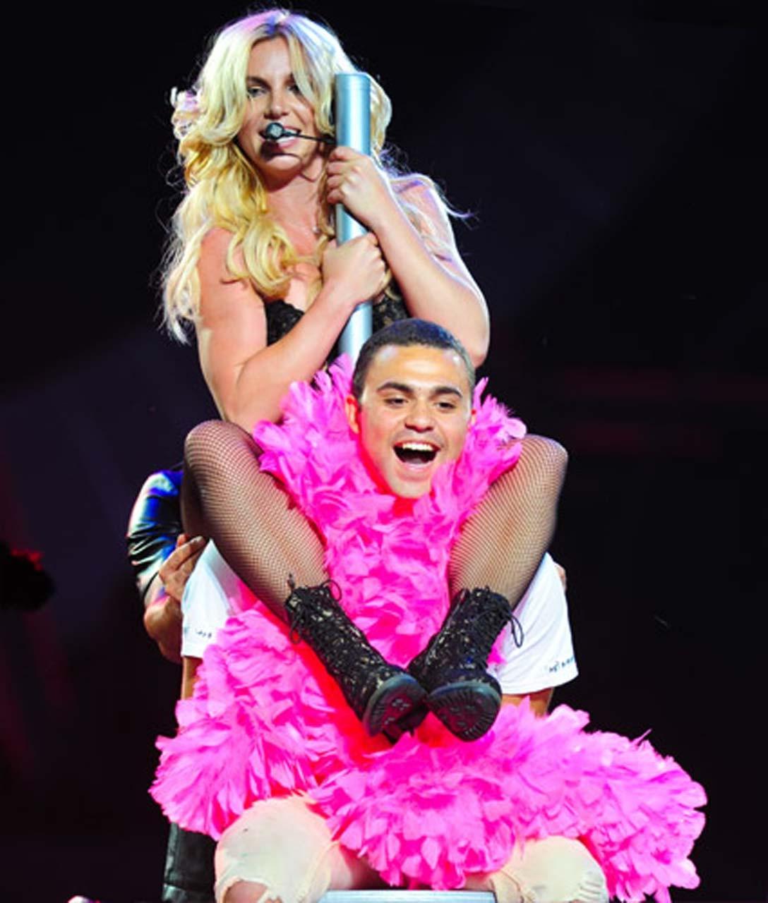 16P Britney Spears exposing her fucking sexy body and hot ass on stage