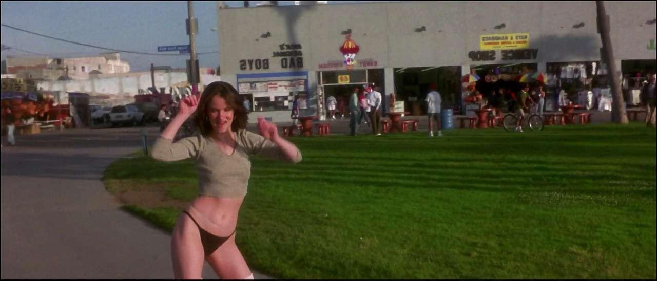 16P Juliette Lewis showing her nice tits in nude movie scenes
