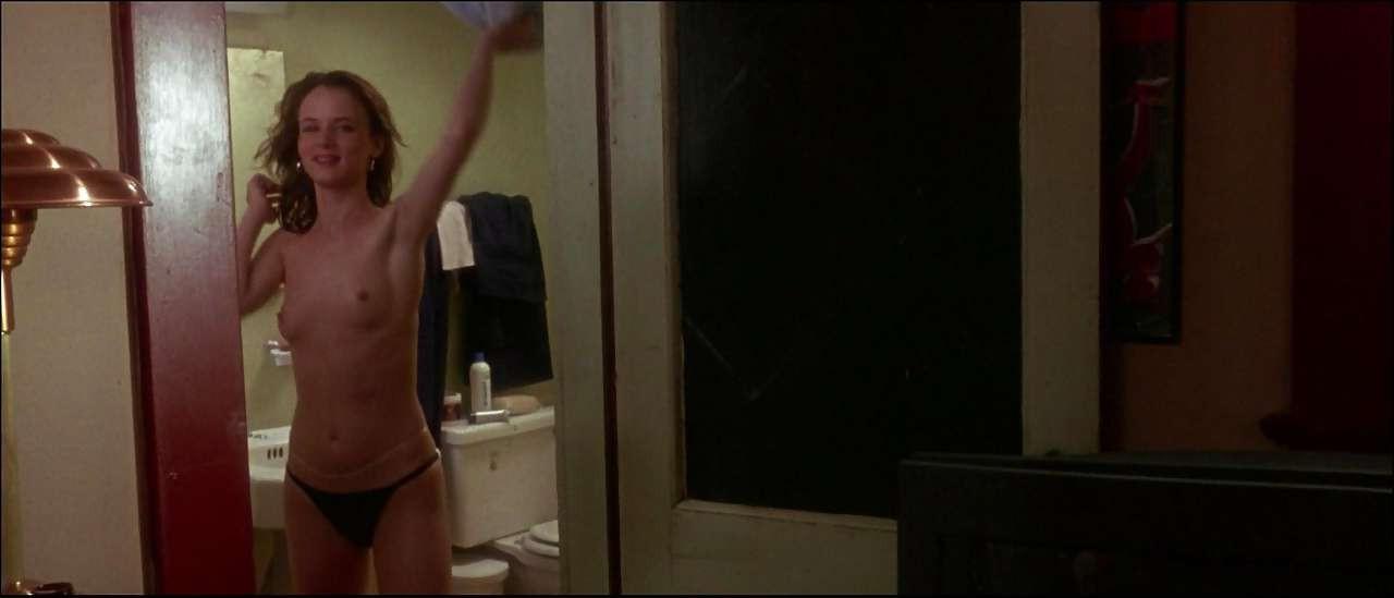 16P Juliette Lewis showing her nice tits in nude movie scenes