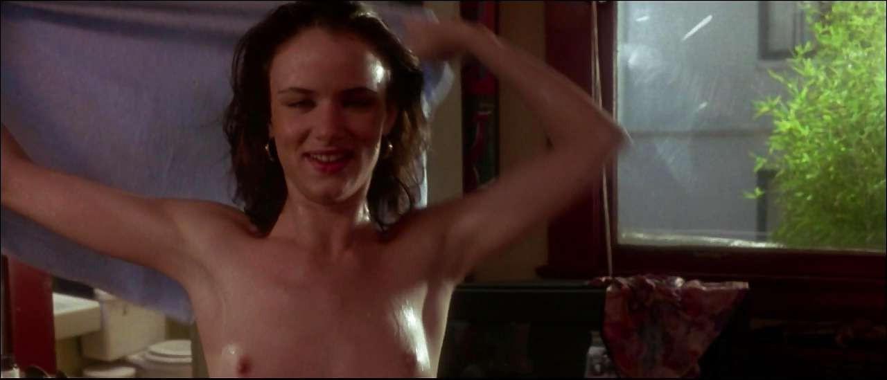 16P Juliette Lewis showing her nice tits in nude movie scenes
