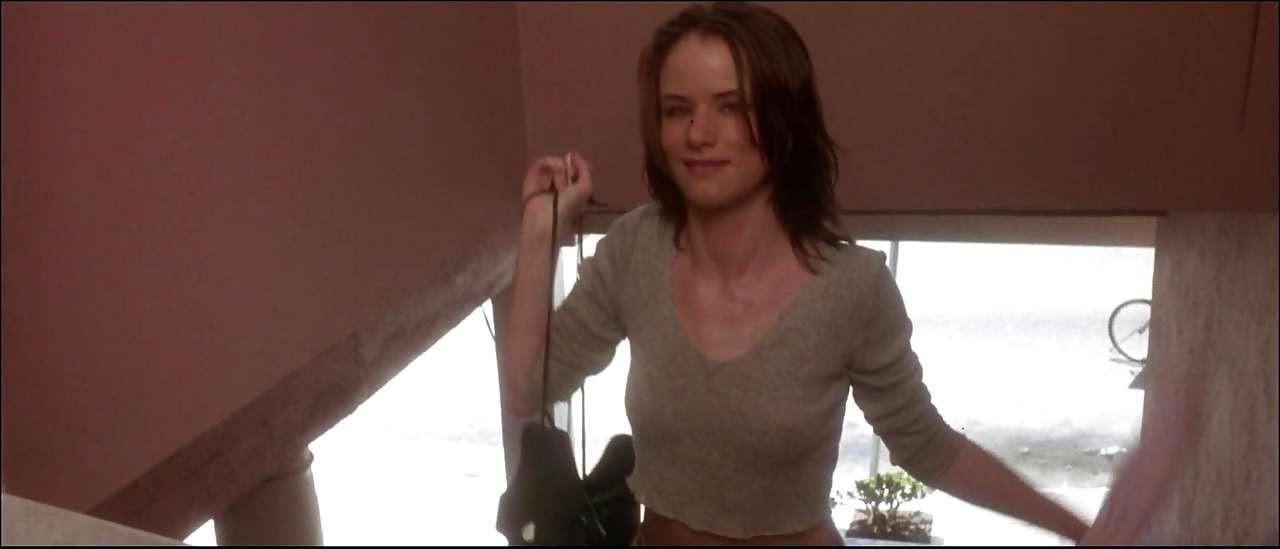 16P Juliette Lewis showing her nice tits in nude movie scenes