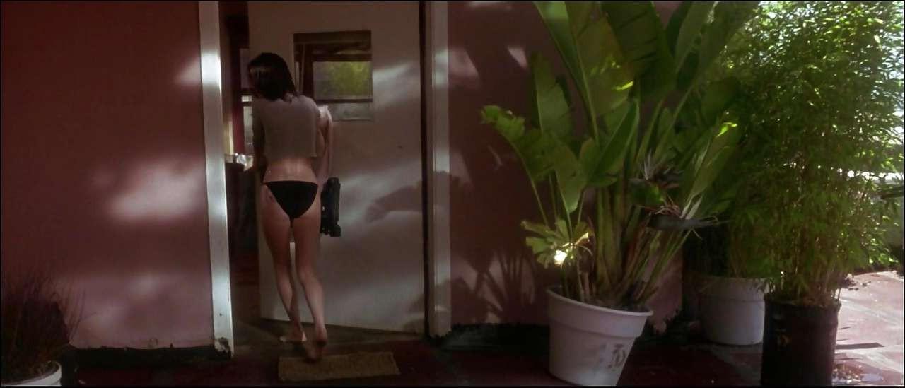 16P Juliette Lewis showing her nice tits in nude movie scenes