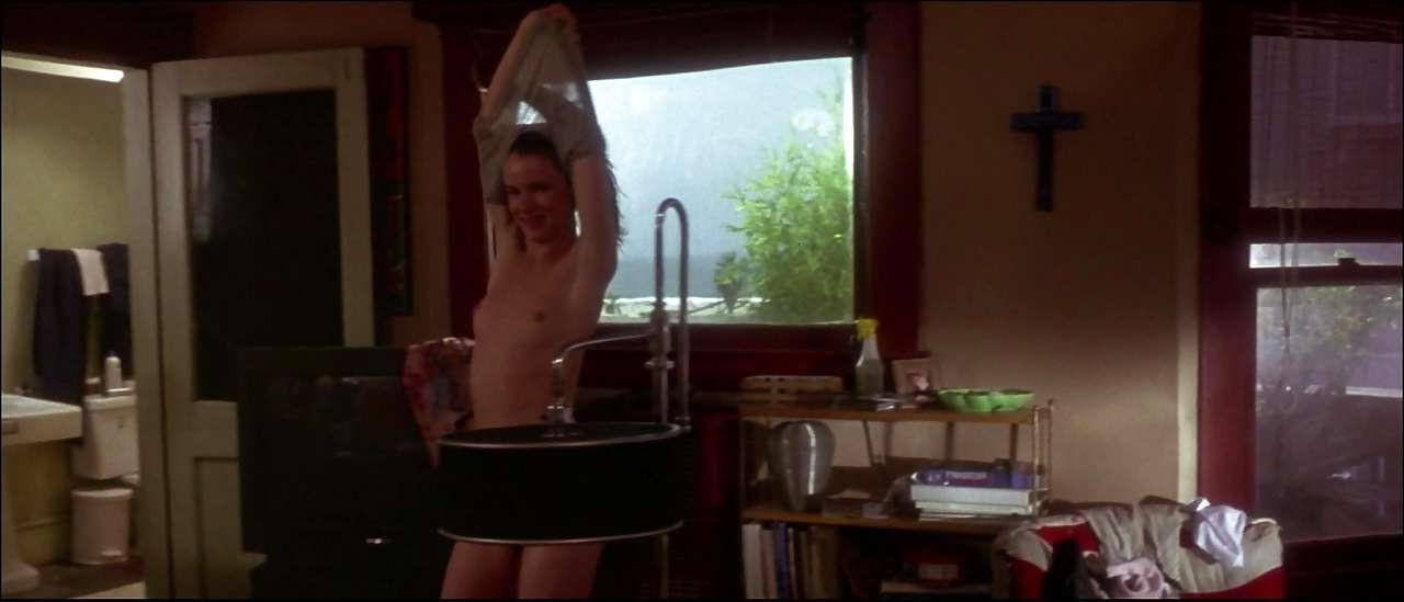 16P Juliette Lewis showing her nice tits in nude movie scenes