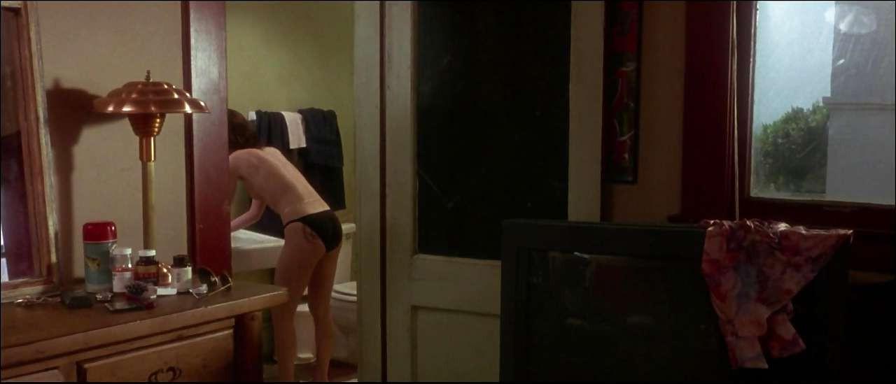 16P Juliette Lewis showing her nice tits in nude movie scenes