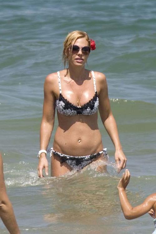 10P Ilary Blasi showing their super sexy ravishing body,tits and ass