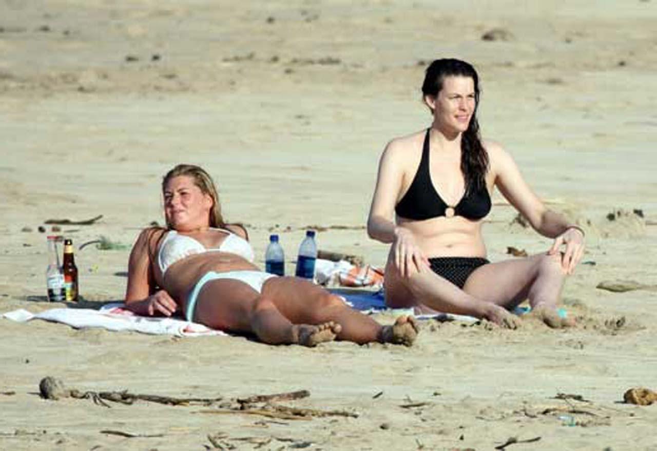 16P Liv Tyler looking fucking sexy and hot on her private photos