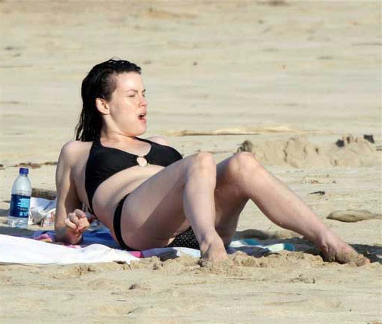 16P Liv Tyler looking fucking sexy and hot on her private photos