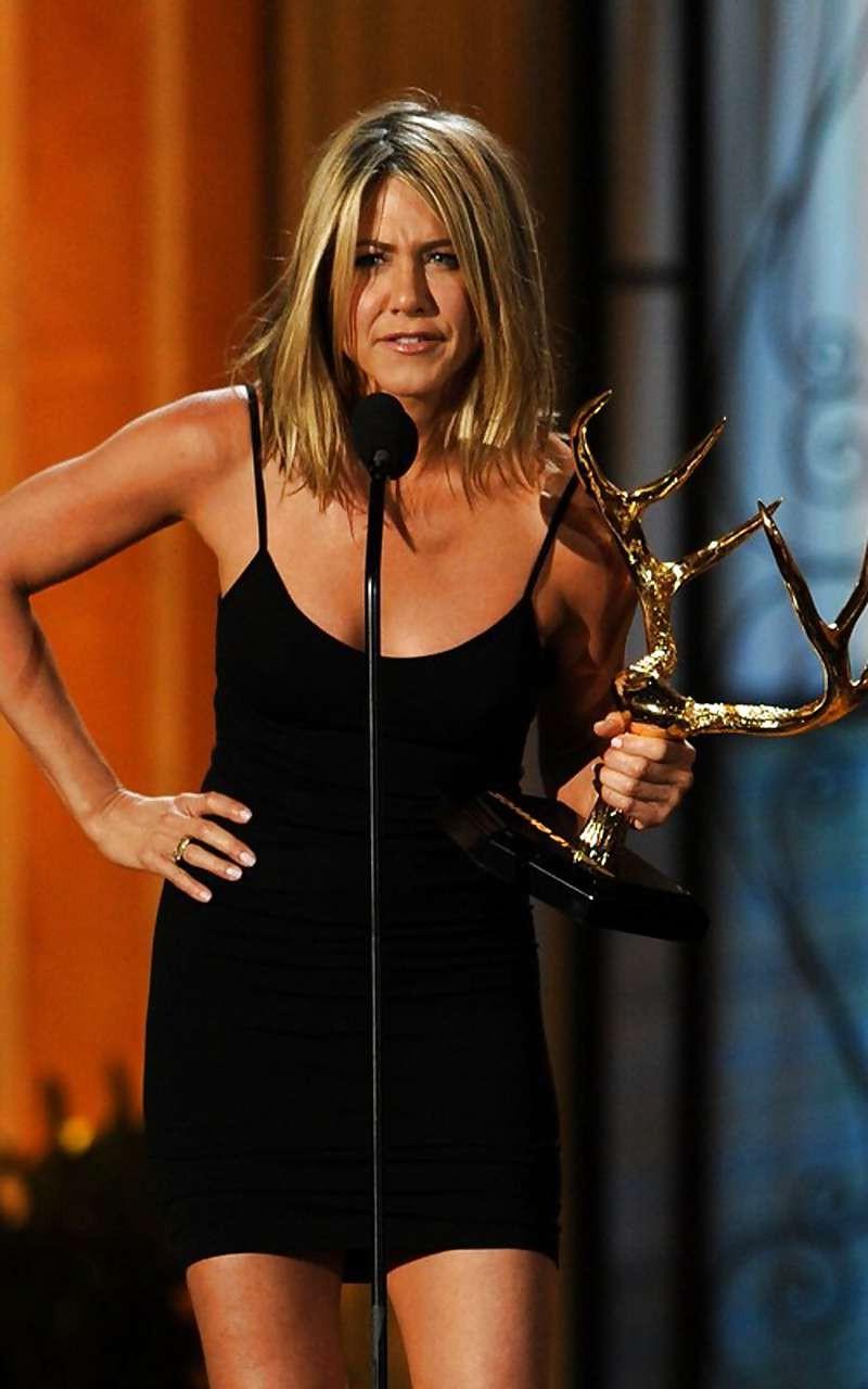 16P Jennifer Aniston showing her amazing legs in black mini skirt paparazzi pictures