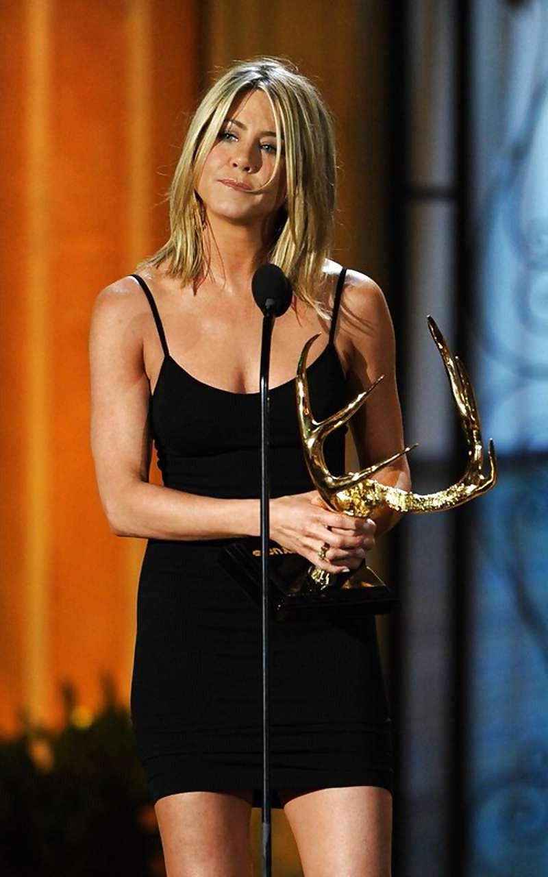 16P Jennifer Aniston showing her amazing legs in black mini skirt paparazzi pictures
