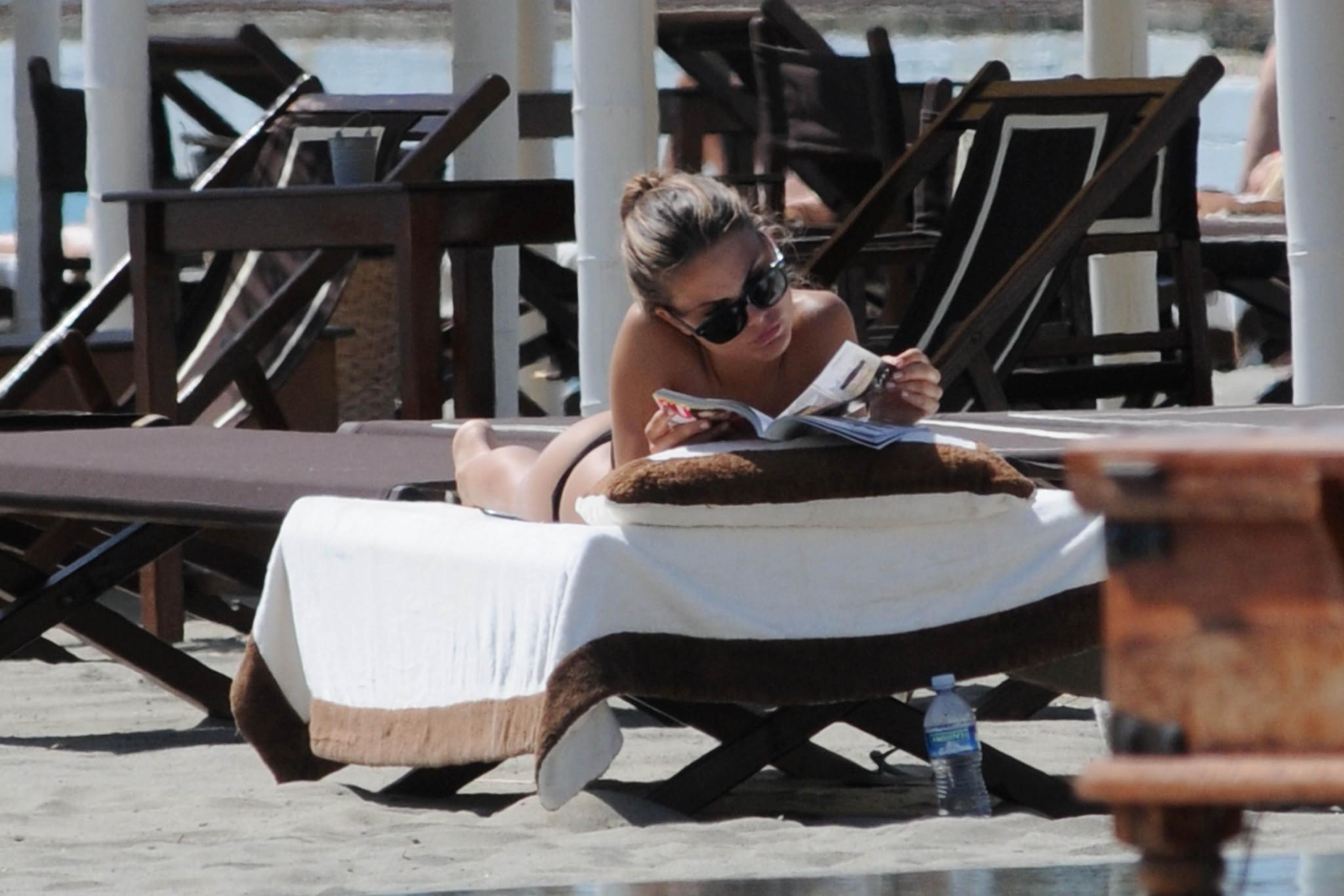 16P Nina Senicar shows off her ass wearing thong bikini on the Italian beach