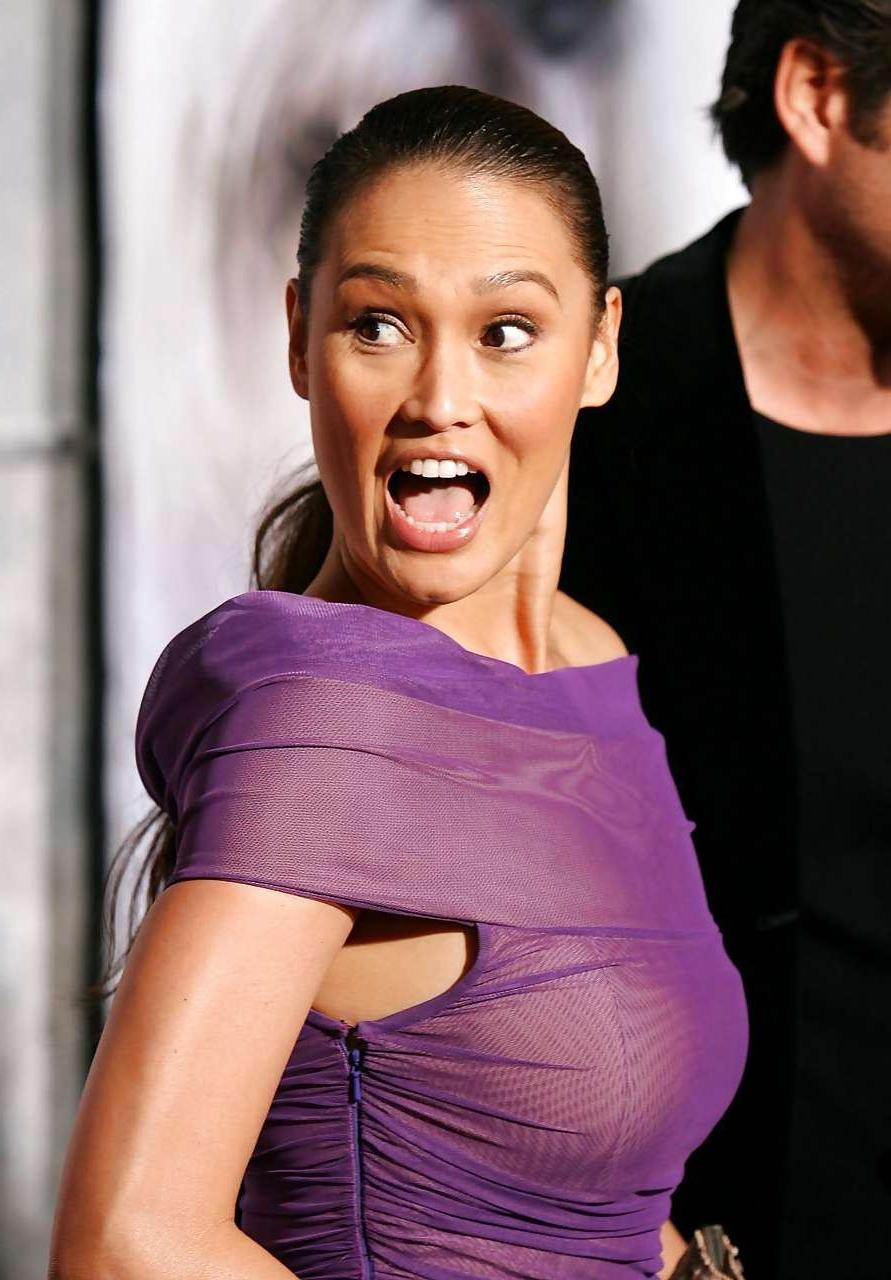 16P Tia Carrere downblouse paparazzi pictures and posing sexy in bikini