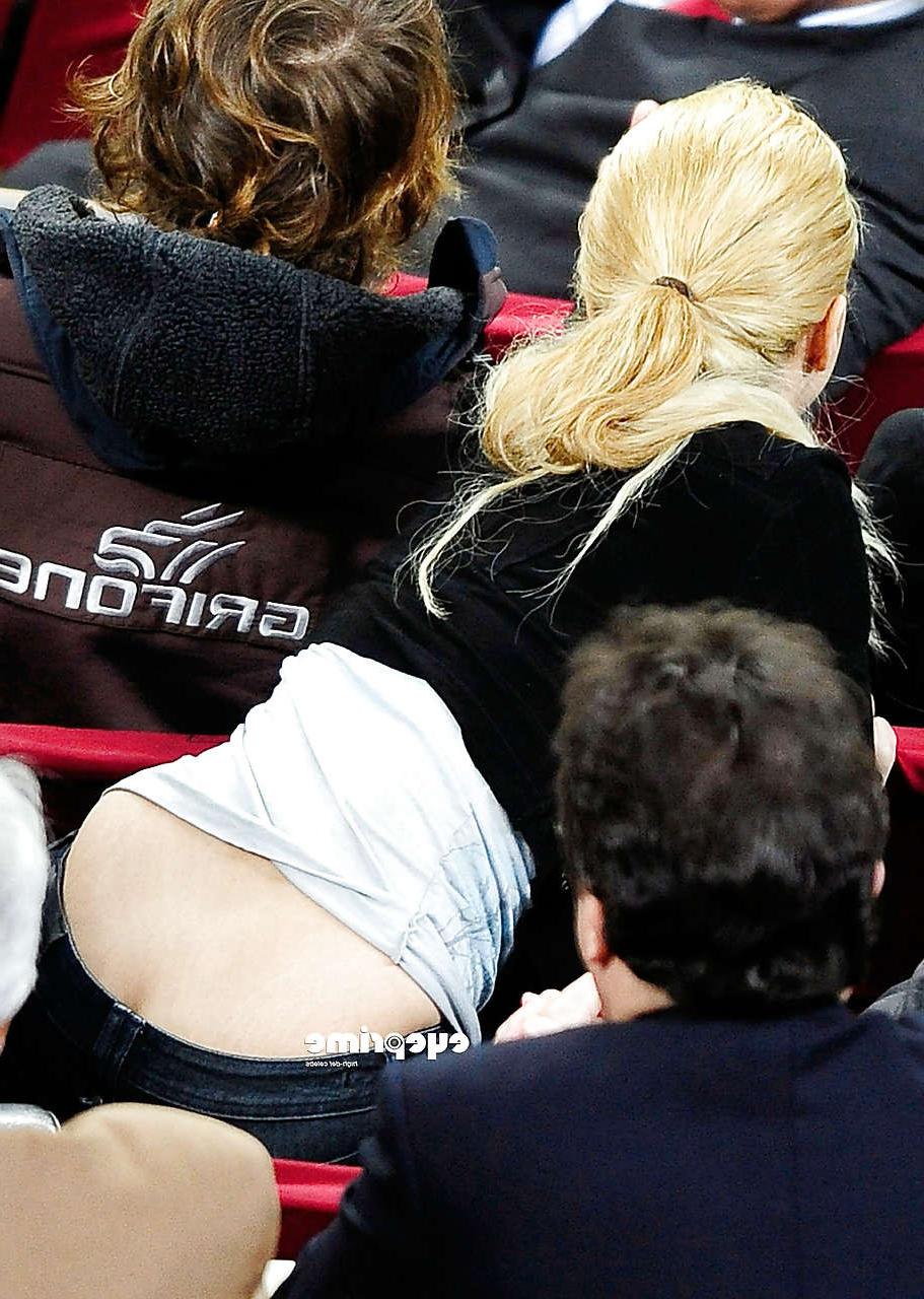 16P Shakira showing her great ass in latex pants and upskirt paparazzi pictures