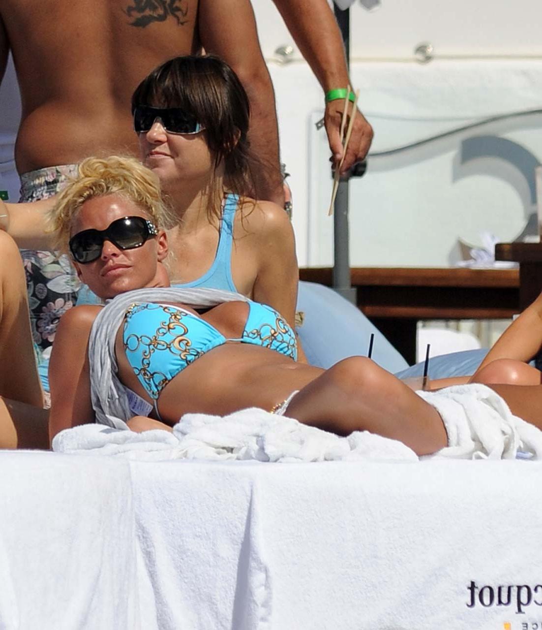 16P Katie Price Jordan looking sexy in bikini with boyfriend in pool paparazzi pictu