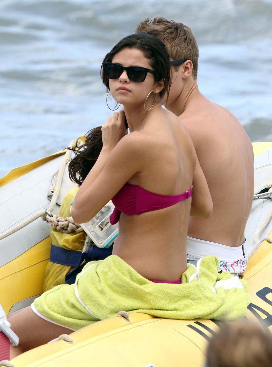 16P Selena Gomez showing sexy bikini body and making love with boyfriend on beach