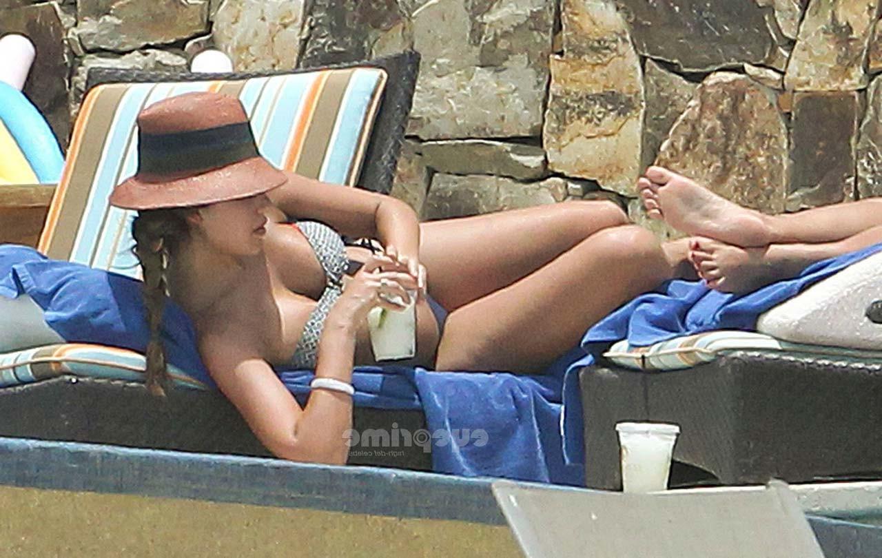 16P Jessica Alba exposing sexy body and huge boobs in bikini on pool