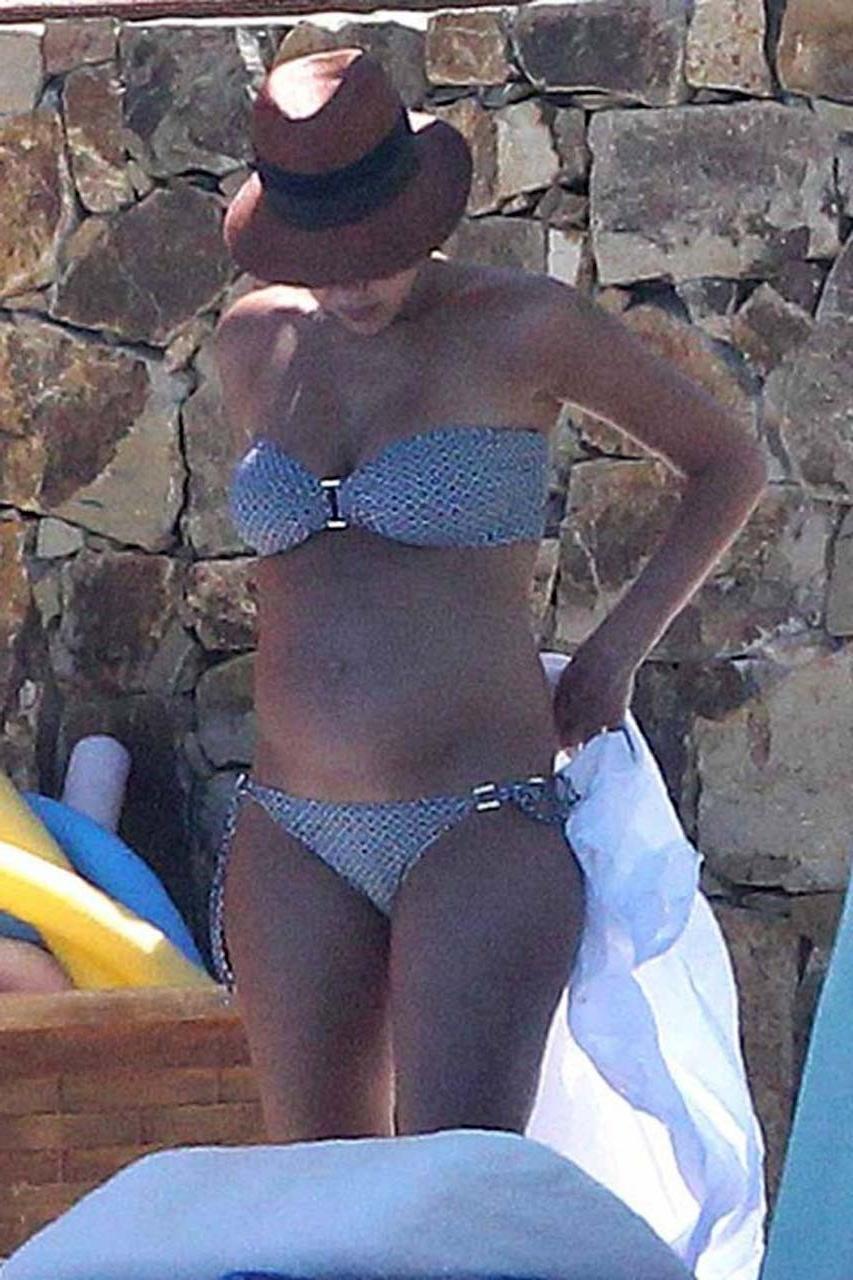 16P Jessica Alba exposing her sexy body and huge boobs in bikini on pool