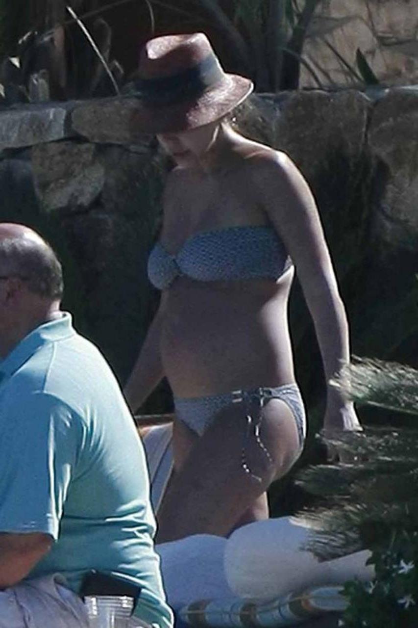 16P Jessica Alba exposing her sexy body and huge boobs in bikini on pool