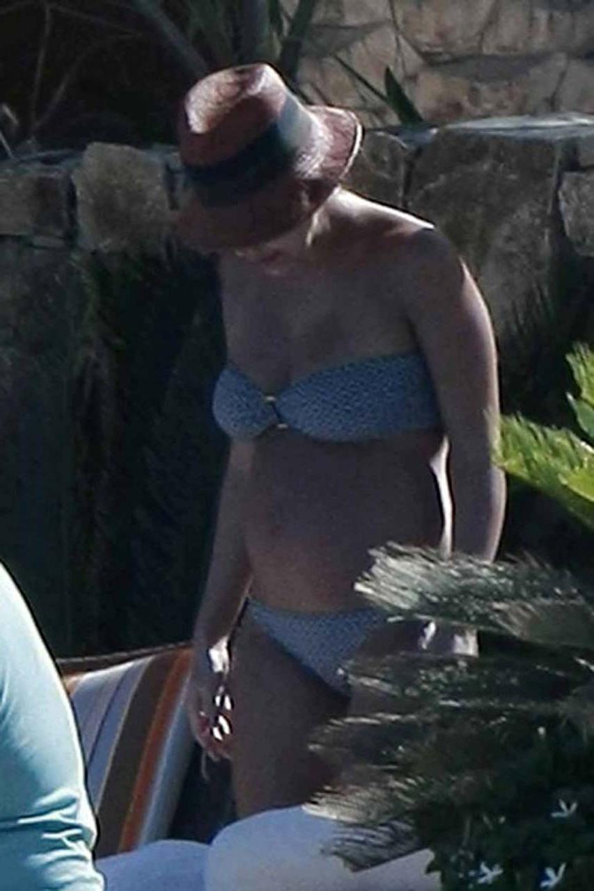 16P Jessica Alba exposing her sexy body and huge boobs in bikini on pool